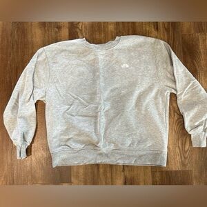 The North Face Women’s Crewneck Sweatshirt - Heather Gray